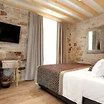 Teuta Trogir