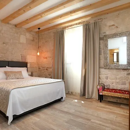 Teuta * Trogir