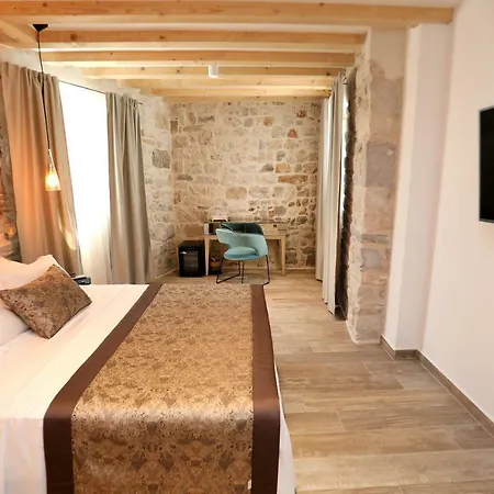 Teuta Pensjonat Trogir