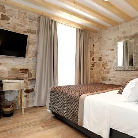 Teuta Trogir