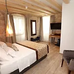Teuta 3* Трогір