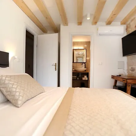 Teuta Πανσιόν 3*