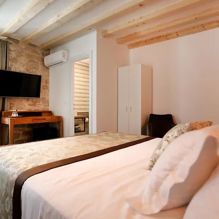 Casa de hóspedes Teuta 3*