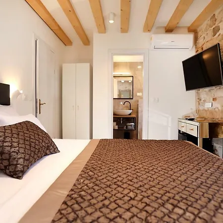 Teuta Πανσιόν