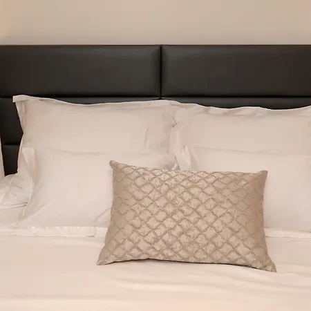 Teuta Πανσιόν Τρογκίρ