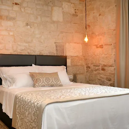 Teuta 3* Τρογκίρ