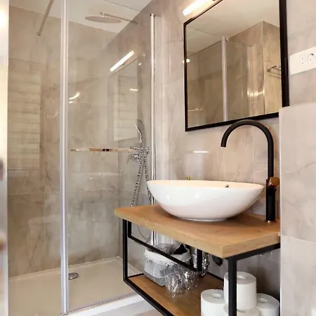 Teuta Casa de hóspedes 3*