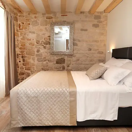 Teuta Gasthof Trogir