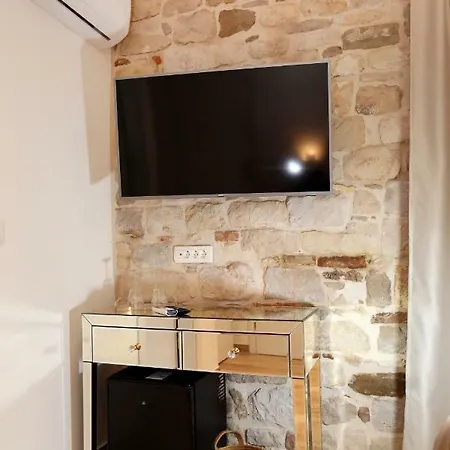 Teuta 3* Τρογκίρ