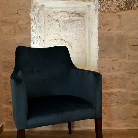 Teuta 3* Τρογκίρ