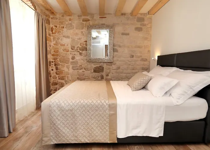 Teuta Pensionat Trogir